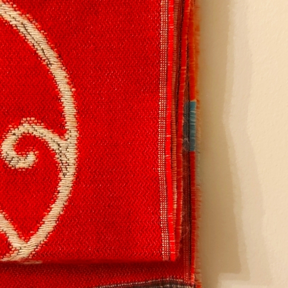 Warm and cozy blanket/scarf - Picture 5 of 6